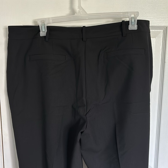 Women’s curvy pants - Picture 2 of 3